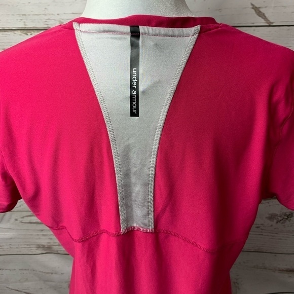NWOT UA Semi-Fitted Short Sleeve Top Large - Picture 4 of 6